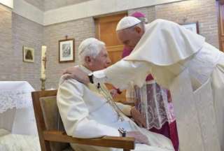 Benedicto XVI está &quot;absolutamente lúcido y alerta hoy&quot;, dijo la Oficina de Prensa del Vaticano.