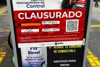 Una gasolinera ubicada en la av. Simón Bolívar en Quito fue clausurada tras una fuga de combustible. Los permisos de funcionamiento. 