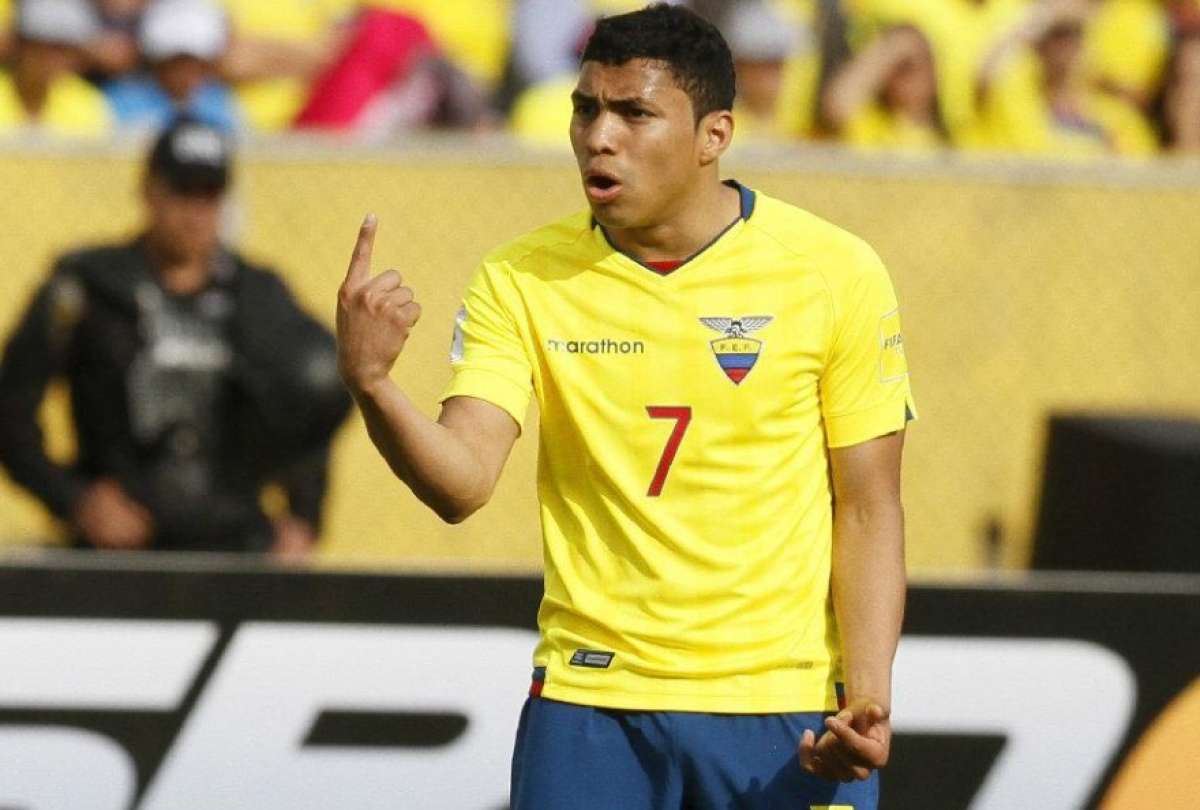 Jefferson Montero increpó otra vez al DT Beccacece.