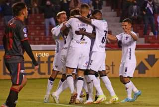 Los jugadores de Liga de Quito celebran el triunfo sobre Antofagasta