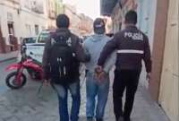 Un hombre acusado de tocar las partes íntimas de una niña en un bus fue detenido en Cuenca. 