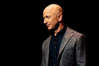 El multimillonario Jeff Bezos perdió USD 8.000 millones con la caída de las acciones de Amazon.