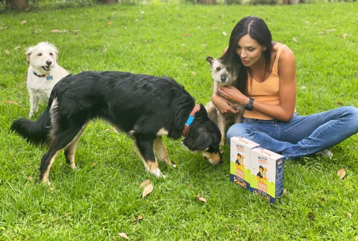 'La flaca' Guerrero lanzó su marca de galletas de perros con un objetivo social