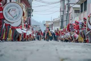 Guaranda tuvo un desfile cívico en sus 204 años de independencia. 