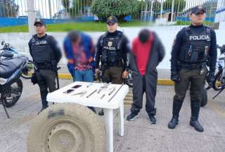 Dos ciudadanos extranjeros fueron detenidos por robo de partes de vehículos en Quito.