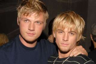 Nick Carter (izq.) junto a su hermano Aaron, quien falleció el sábado 5 de noviembre. 