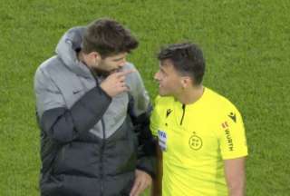 Gerard Piqué insultó al árbitro Gil Manzano al final del primer tiempo del duelo entre FC Barcelona y Osasuna.