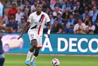 Willian Pacho disputó su primer partido oficial con el PSG. 