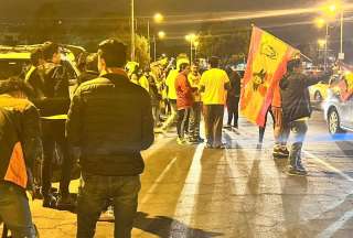 En la Tribuna del Sur se congregan los hinchas del Aucas para festejar su triunfo