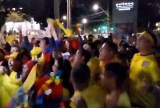 Aficionados de la Tri alentaron al equipo en la previa del partido por la Fecha 14 de las Eliminatorias.