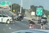 Los niños fueron expulsados del vehículo durante el accidente pero resultaron ilesos, en Texas.