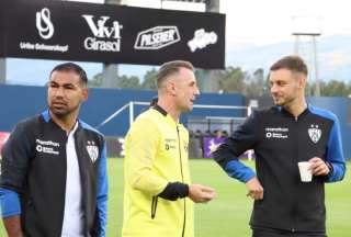 Damián Díaz (centro) fue el mejor volante y Martín Anselmi el mejor entrenador