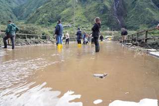 La Secretaría Nacional de Gestión de Riesgos suma 17 muertos a causa de los graves deslizamientos en el país. Los cuerpos se encontraron en Tungurahua y Cotopaxi.