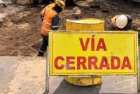 La Agencia Metropolitana de Tránsito señaló que se realizan trabajos en un carril derecho de la Simón Bolívar por un derrumbe a la altura de Miravalle.