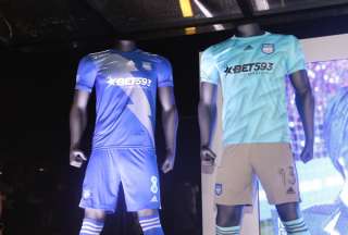 Emelec presentó su nueva indumentaria para este 2022