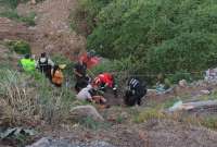 Un vehículo tipo sedan se precipitó al abismo en Cayambe.