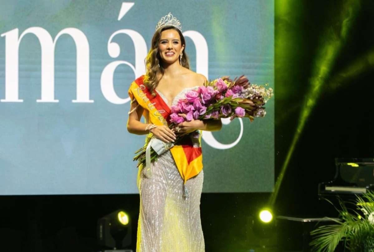 Martina Guzmán, joven diseñadora de interiores, fue elegida como la nueva soberana de Cuenca, en una gala realizada en el Teatro Carlos Cueva Tamariz.
