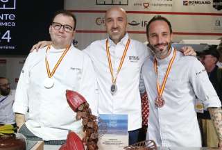 La tarta de chocolate de Larrea se impuso entre 220 participantes en la VI Feria Alicante Gastronómica. 