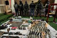 La Policía incautó un arsenal en una vivienda del Barrio Cuba de Guayaquil.