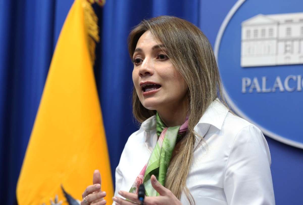Carolina Jaramillo, vocera de Carondelet, realizó dos anuncios referentes a pagos al sector salud y conservación ambiental.