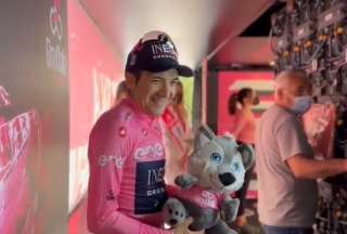 Carapaz sufrió una caída durante la etapa 15 del Giro de Italia