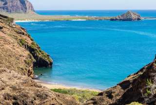 La Dirección del Parque Nacional Galápagos (DPNG) señaló la prohibición de acceso al mar en dos playas de Galápagos.