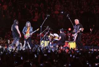 La reconocida banda de rock Metallica hizo un cover de La Negra Tomasa durante su segundo show en México.