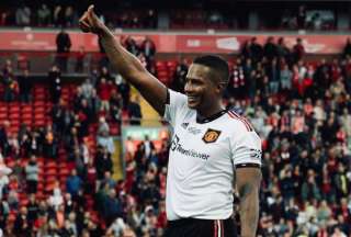 Antonio Valencia disputó un amistoso con el Manchester United en Old Trafford. 