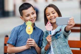 Esto dice la ministra de Educación, Alegría Crespo, sobre el uso del celular en las aulas de clases. ¿Qué cambios habrá? 