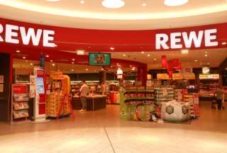 Marca de supermercados REWE rompe con federación alemana por polémica en torno a brazaletes