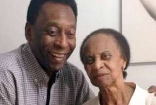 Pelé junto a su madre Doña Celeste, en una publicación reciente del &#039;crack&#039; brasileño.