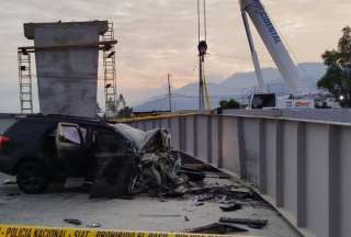 Un grave accidente ocurrió en la autopista General Rumiñahui a la altura del puente. Hay dos fallecidos. 