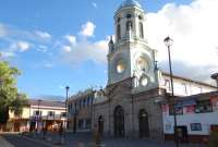 El cantón El Tambo está ubicado en la provincia de Cañar, al sur del país. 