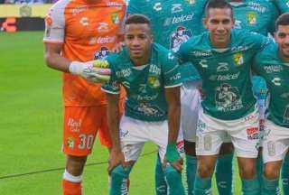 Hinchada de León abucheó a Byron Castillo