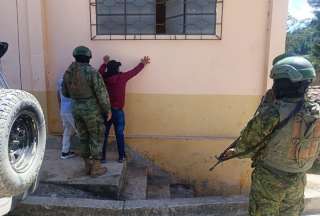 Las Fuerzas Armadas continuarán en las cárceles y en las calles.