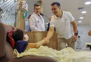 El presidente Daniel Noboa compartió con los pacientes oncológicos de Solca.