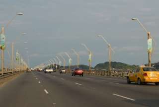 Un carril del puente de la Unidad Nacional estará cerrado este sábado