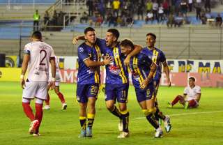 Delfín remontó al Real Tomayapo y tiene opciones de clasificarse en la Copa Sudamericana.