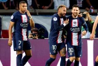 Bar de Francia usa la camiseta de Messi como alfombra