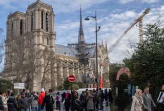 Líderes mundiales y fieles conmemoran la reapertura de la icónica catedral.