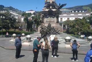 Las vallas fueron retiradas y los turistas volvieron a la plaza