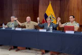 (De izq. a der.) Jaime Vela, jefe del Comando Conjunto de las Fuerzas Armadas; Gian Carlo Loffredo, ministro de Defensa; Mónica Palencia, ministra del Interior; Víctor Hugo Zárate, comandante general de la Policía Nacional. 