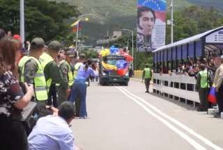 Como primer acto de apertura entre la frontera de Colombia y Venezuela un camión con cargamento de hierro cruzó a Colombia. 