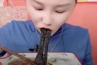 Una tendencia gastronómica se hizo viral en China. Se trata de un platillo similar a "pelo humano”.