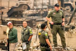 Pequeña comunidad de California es arrasada por un incendio 