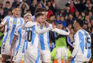 Los jugadores argentinos festejan el primer tanto marcado por Alexis Mac Alllister.