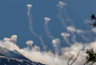 Volcán Etna entra en erupción con emisión de cenizas y lava