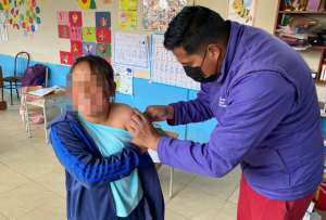 Vacunación infantil en territorio. Cantón Sigsig