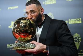 El futbolista francés Karim Benzema ganó su primer Balón de Oro. 