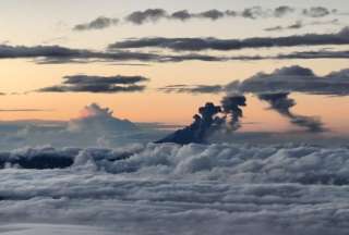 La actividad del volcán Sangay se mantiene alta.